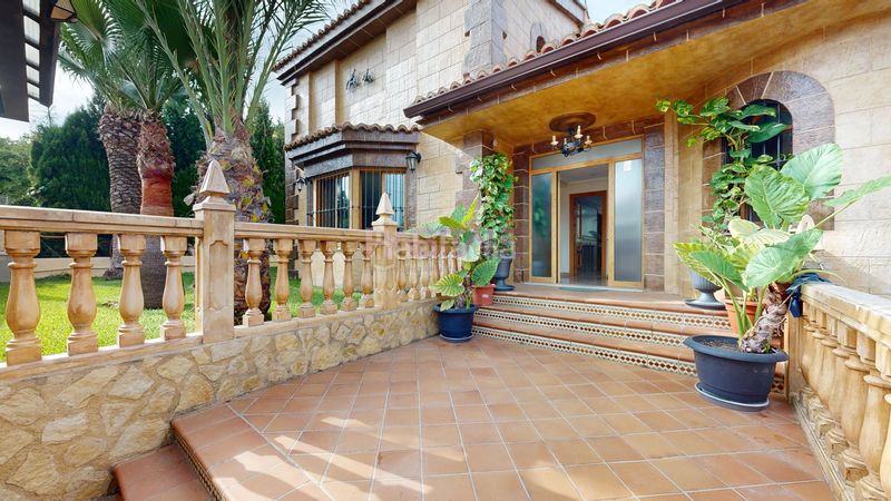 Foto dfb1ce39-3288-4d80-9981-90e83efe9aeb. Casa amb piscina a Monserrat