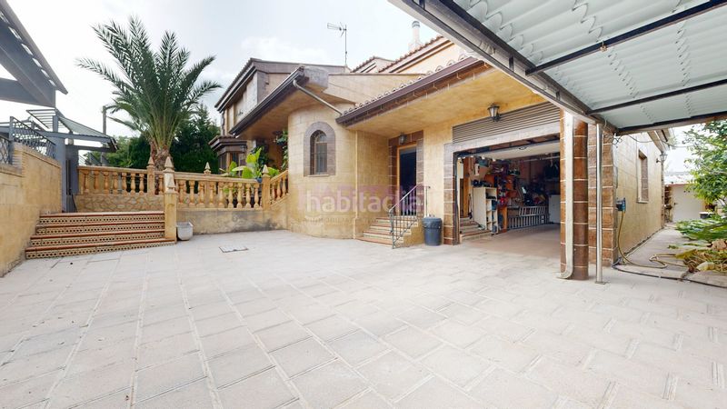 Foto e2056e8f-f885-4442-bee2-70e0df1b4206. Casa amb piscina a Monserrat