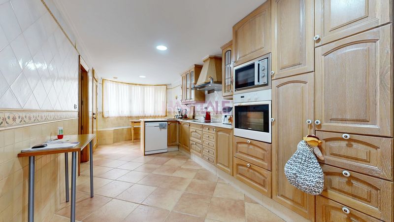 Foto f40eee7c-cd9e-4801-a4e9-0a55ec0fefcb. Casa amb piscina a Monserrat