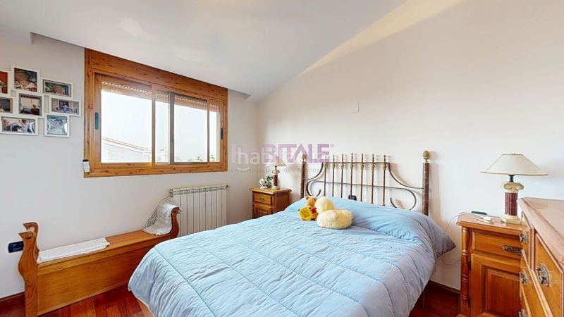Foto fc1aa2a9-d36b-43b2-af90-127807c5f7ca. Casa amb piscina a Monserrat