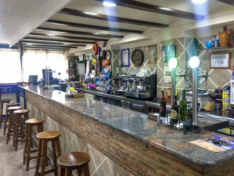 Foto adbfd79f-73b9-47d7-88ff-c46672fa44e9. Local comercial despacho de lotería nacional mixta con negocio hostelero incluído en Sagunt