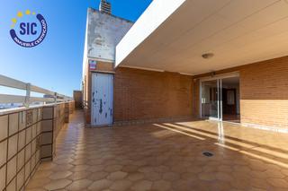 Ático en Avenida de Abril-9 de Octubre. Oportunidad única en puerto de sagunto! se vende espectacular át