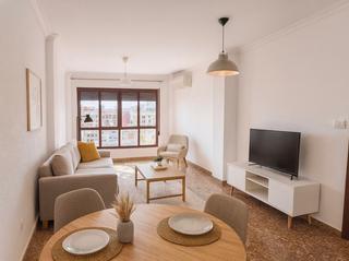 Rent Flat in Puerto de sagunto - cl america 102. Encantador y espacioso apartamento semiamueblado también con pos