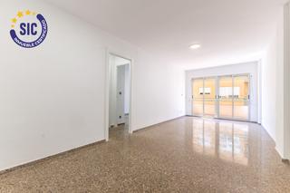 Pis en Las Islas. Oportunidad nica! piso de 4 habitaciones en venta cerca de la p