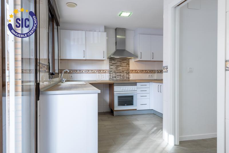 Foto d5c74fda-5258-466d-b3a5-8743c2f45fae. Maison jumelée avec chauffage parking dans Nuevo Centro Sagunt