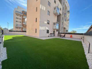 Miete Etagenwohnung in San José-Los Metales. Planta baja exclusiva de obra nueva con espectacular jardín priv