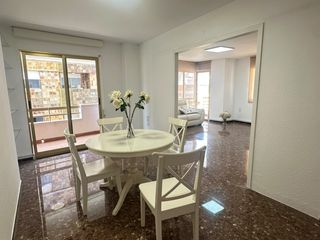 Location Appartement à Antiga Moreira. Amplia vivienda en alquiler en pleno centro de sagunto.