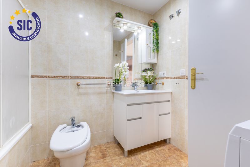 Foto d75263f9-a7ab-47c2-9fef-95d25a14d95e. Flat with parking in Faura