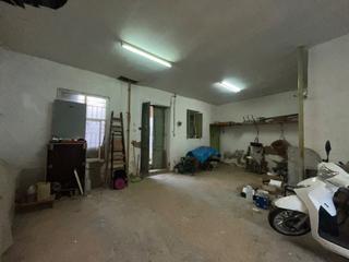 Local Comercial  Calle roldán. Almacén transformable a vivienda en barrio peral