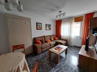 Reihenhaus en Calle fernando poo 19. Dplex con stano en barriada 4 santos
