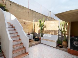 Haus en Camino de versalles 9. Planta baja en zona san flix con patio y terraza
