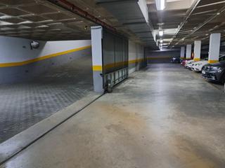 Aparcament cotxe a Calle trafalgar 1. Se vende plaza de garaje en edificio ferrovial, zona alameda