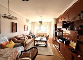 Piso  Calle poeta miguel hernández 19. Amplio piso en zona parque de la rosa con garaje cerrado