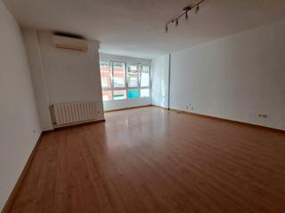 Pis  Calle san leandro. Amplia vivienda con garaje en calle san leandro, junto a plaza d