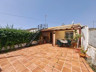 Casa  Pasaje torre nicolas p. 91. Chalet independiente con  terreno de cultivo en carretera azohia