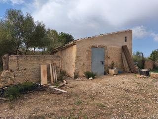 Masía en Montuïri. Finca con caseta