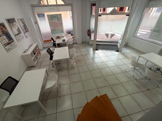 Location Local commercial à Vall d´Uixó (la). Local com. en alquiler en centro, 4 despachos.