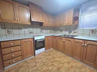 Flat in Vall d´Uixó (la). Piso en venta en mercado, 4 dormitorios.