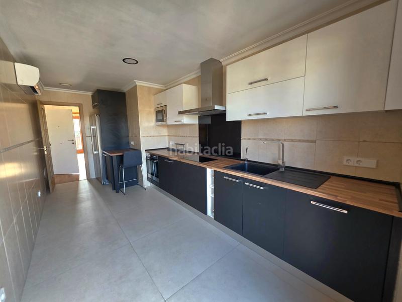 Foto 15a60c3d-362c-405f-aa81-adf556a3551d. Miete dachwohnung mit kamin heizung in Consell