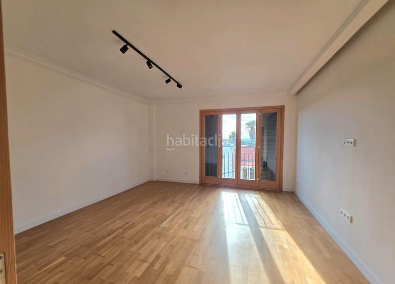 Foto 53b1ab15-7109-4348-a2bb-a8953edd3170. Miete dachwohnung mit kamin heizung in Consell