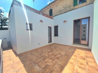 Rent Flat  Carrer llarg. Primer piso independiente con terraza