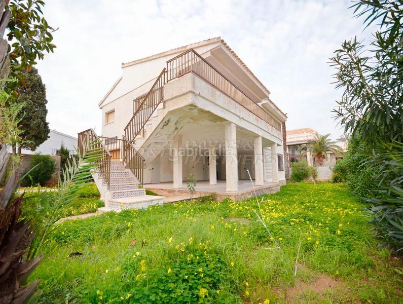 Foto 6619292d-45c2-47d0-acb5-7fbb7d1e4ed0. Xalet amb aparcament a La Zenia Orihuela