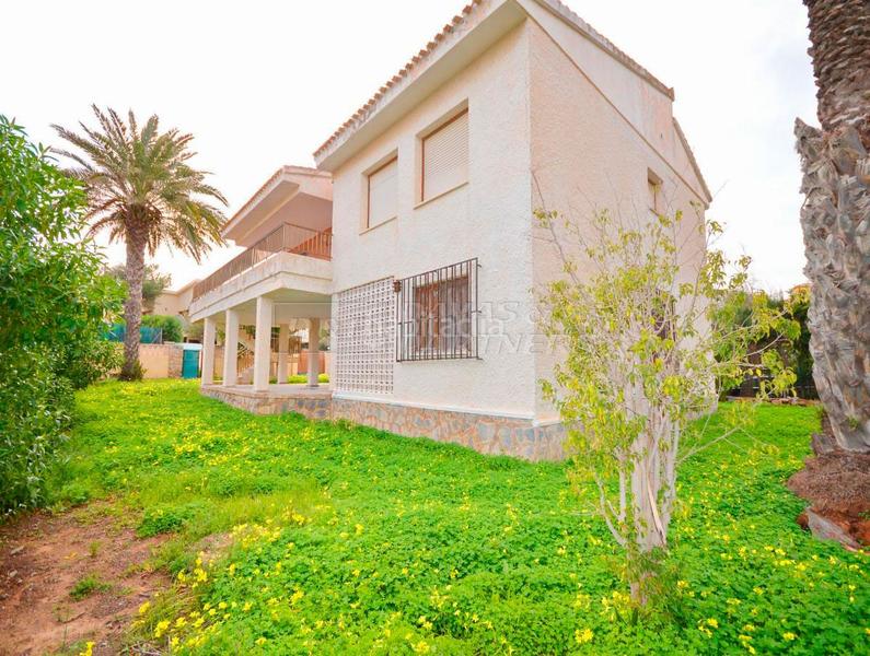 Foto 6649a472-b0a3-4d09-8b9c-e321f59a9a5b. Xalet amb aparcament a La Zenia Orihuela