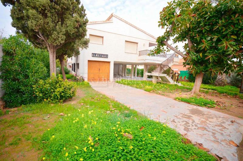 Foto ad421ee1-a1f7-49ac-9914-71974595a19a. Xalet amb aparcament a La Zenia Orihuela