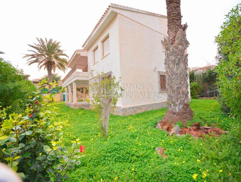 Foto b8c60be2-1db0-4917-aafe-8a2ef70b9115. Xalet amb aparcament a La Zenia Orihuela