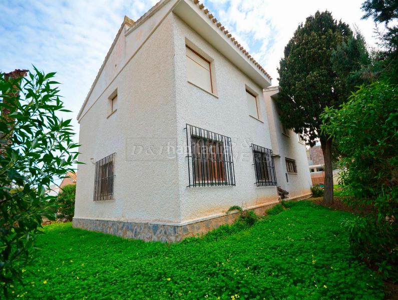 Foto d2bd94b6-db46-466b-8280-c04260f90ea8. Xalet amb aparcament a La Zenia Orihuela