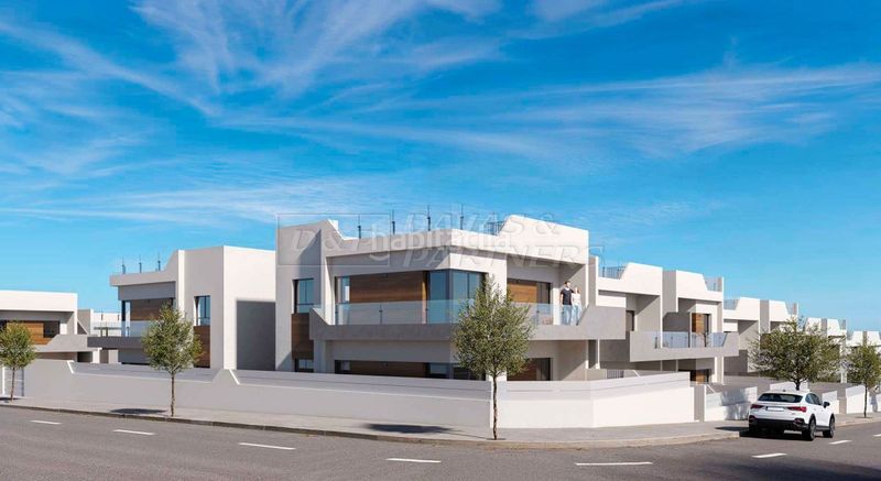 Foto b98e8a6f-ad8d-4a4c-8d54-b111038513bb. Casa amb piscina a San Miguel de Salinas