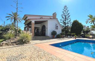 Chalet à Nueva Torrevieja. Villa en venta en los angeles, 5 dormitorios.