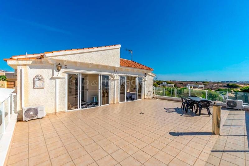 Foto 1202a4b9-8bad-41d1-a08a-1c9ec9ce1621. Chalet mit heizung pool in Playa Flamenca Orihuela