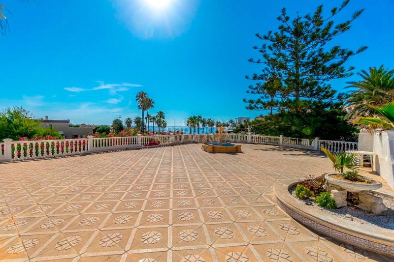 Foto 21af0787-34c2-490c-9091-8c3a2b4edf85. Chalet mit heizung pool in Playa Flamenca Orihuela