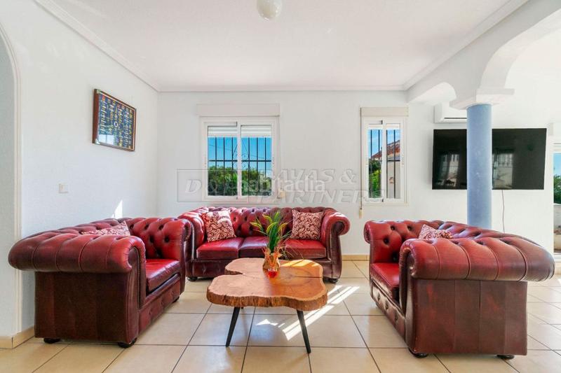 Foto 4243be60-2059-4045-92e9-f3c75122f2f4. Chalet mit heizung pool in Playa Flamenca Orihuela