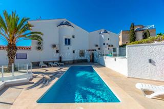 Chalet en Playa Flamenca. Villa en venta en playa flamenca, 3 dormitorios.