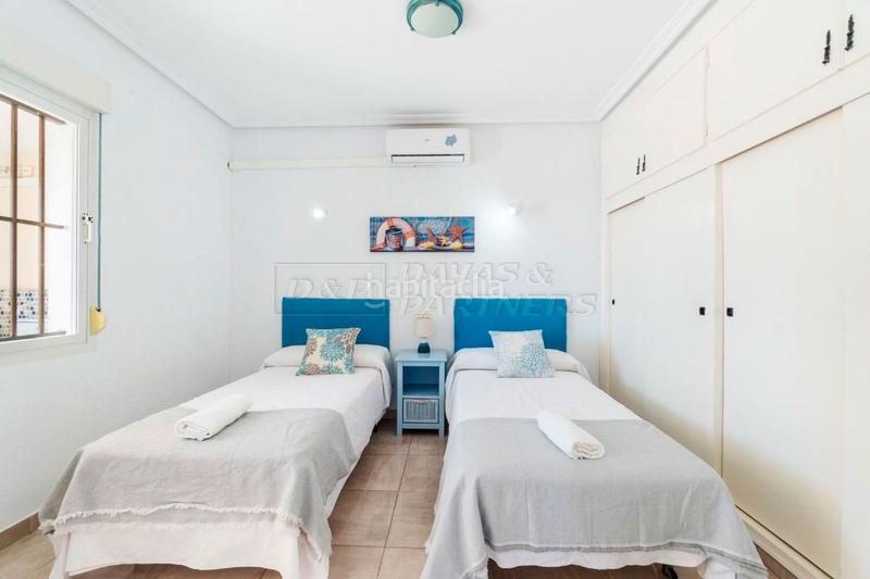 Foto 5982b9c5-f4e9-4e56-b969-af5713263b77. Chalet mit heizung pool in Playa Flamenca Orihuela