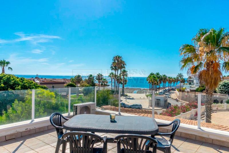 Foto 7db44547-1291-4ce6-88f9-fd3f466ce503. Chalet mit heizung pool in Playa Flamenca Orihuela