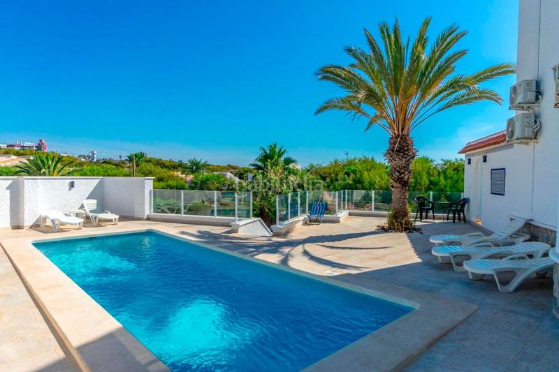 Foto b6061396-700e-4b3f-a8b2-5fc4bbbd7c2b. Chalet mit heizung pool in Playa Flamenca Orihuela