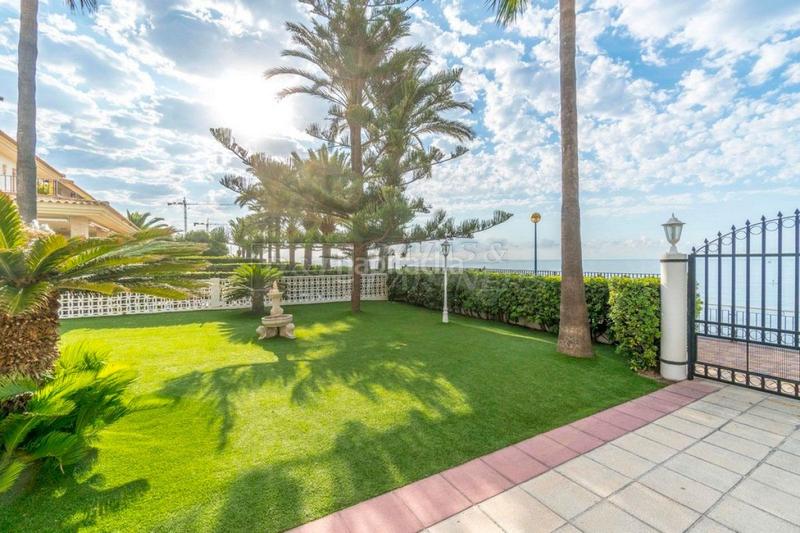 Foto 00cead7d-34ca-4921-9bca-bb8bdeee73d8. Casa amb aparcament a Punta Prima Orihuela