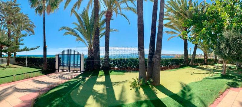 Foto 027fa531-684c-4ab2-855c-f399e464101a. Casa amb aparcament a Punta Prima Orihuela