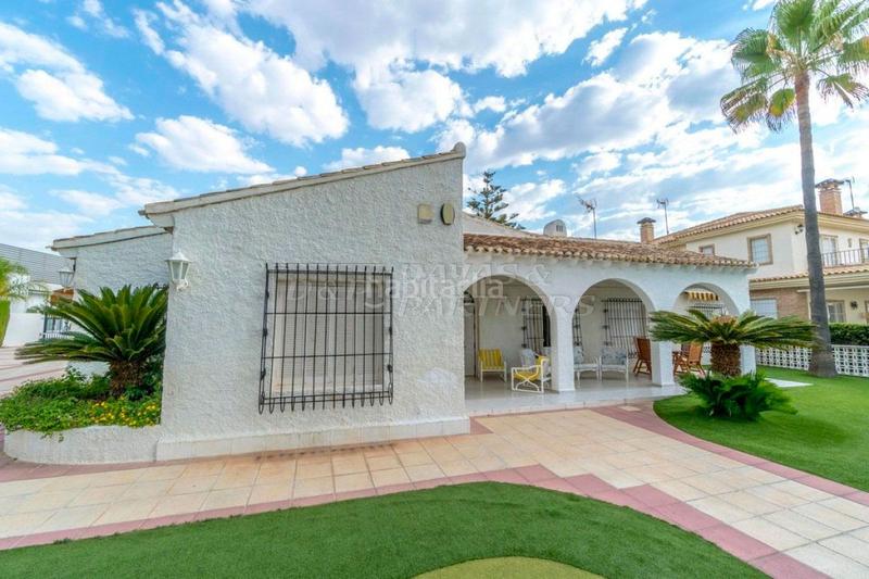 Foto 0b657ab3-093c-49bc-92cb-64b57f2e7da3. Casa amb aparcament a Punta Prima Orihuela