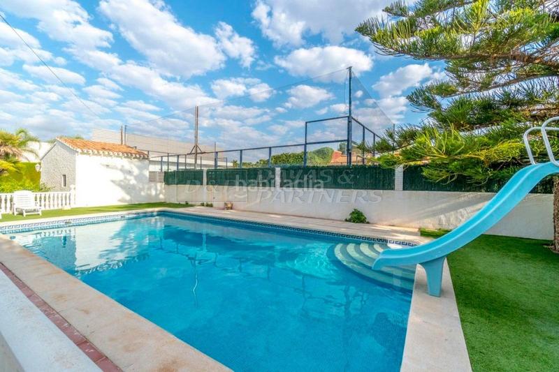 Foto 3d2eb0df-8b76-49c7-ad66-4aa43b93683b. Casa amb aparcament a Punta Prima Orihuela