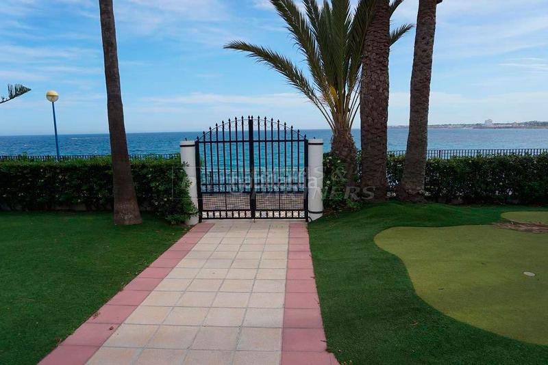 Foto 59157d33-9945-48f2-ad00-f5588eb841a8. Casa amb aparcament a Punta Prima Orihuela