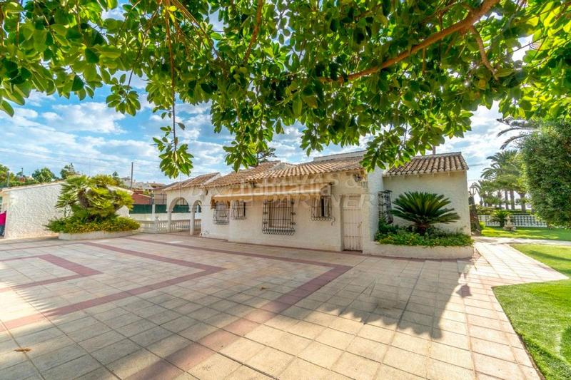 Foto 7032a71a-7bdc-4005-8690-83ba0b609afe. Casa amb aparcament a Punta Prima Orihuela