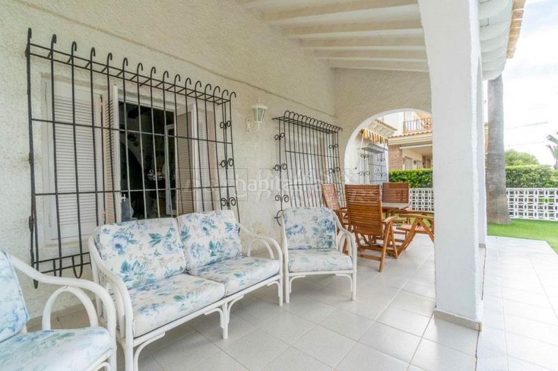 Foto ac0b6f0b-9bd1-4613-a1ec-e630a5a8bcfe. Casa amb aparcament a Punta Prima Orihuela