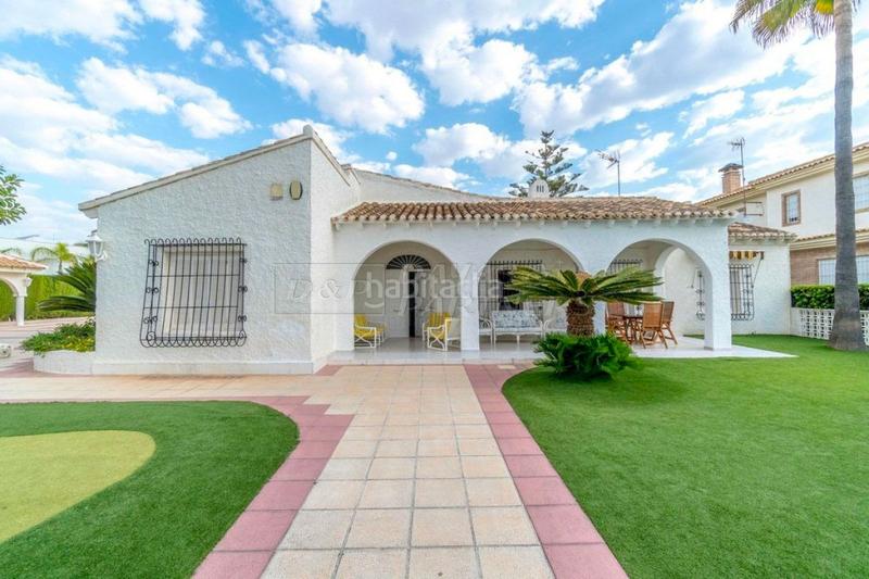 Foto d68c6e5d-c36e-447b-b6c6-b9630ccf2799. Casa amb aparcament a Punta Prima Orihuela