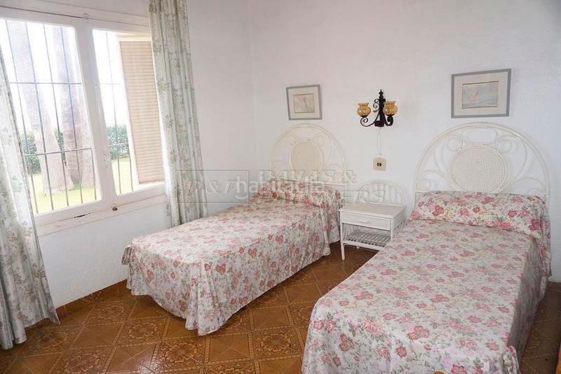 Foto e3f680fc-39a9-49b7-954f-c7afffab73e4. Casa amb aparcament a Punta Prima Orihuela