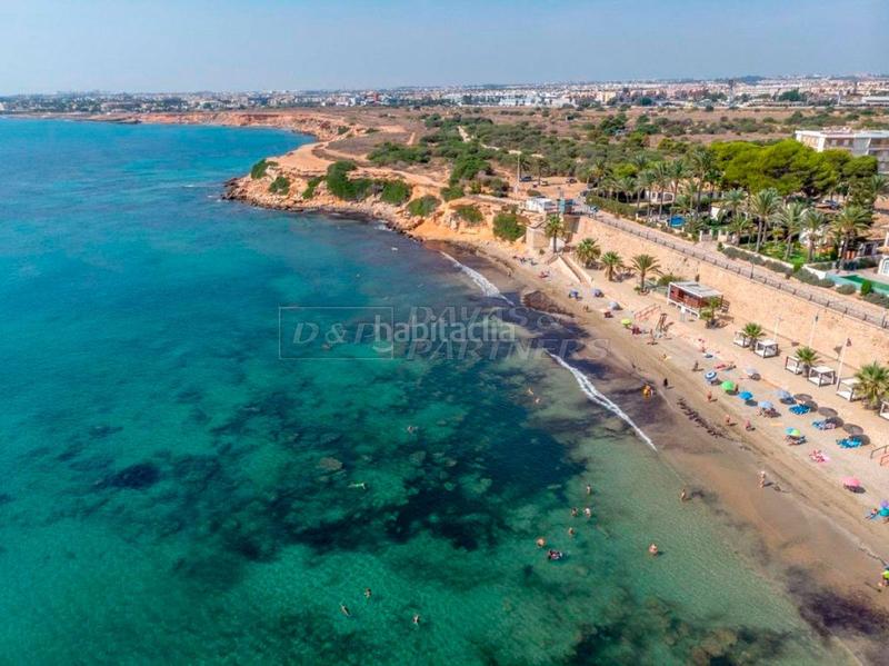 Foto e906c54b-b29b-457d-bd39-897b7a86209b. Casa amb aparcament a Punta Prima Orihuela