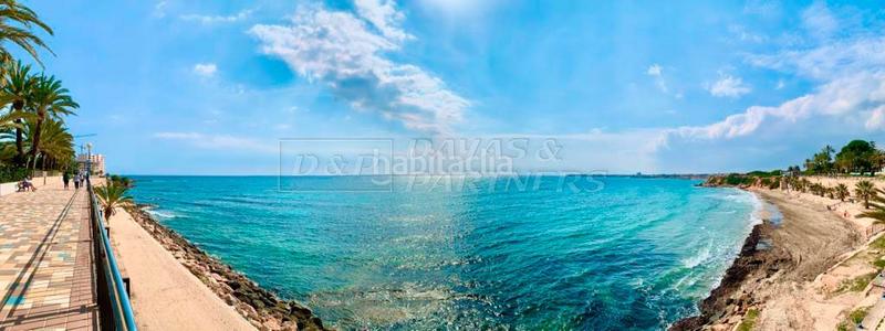 Foto e9f27fa9-aee9-4388-b7e5-ec33be28744a. Casa amb aparcament a Punta Prima Orihuela